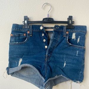 Levi’s Ribcage Shorts Button Size 27